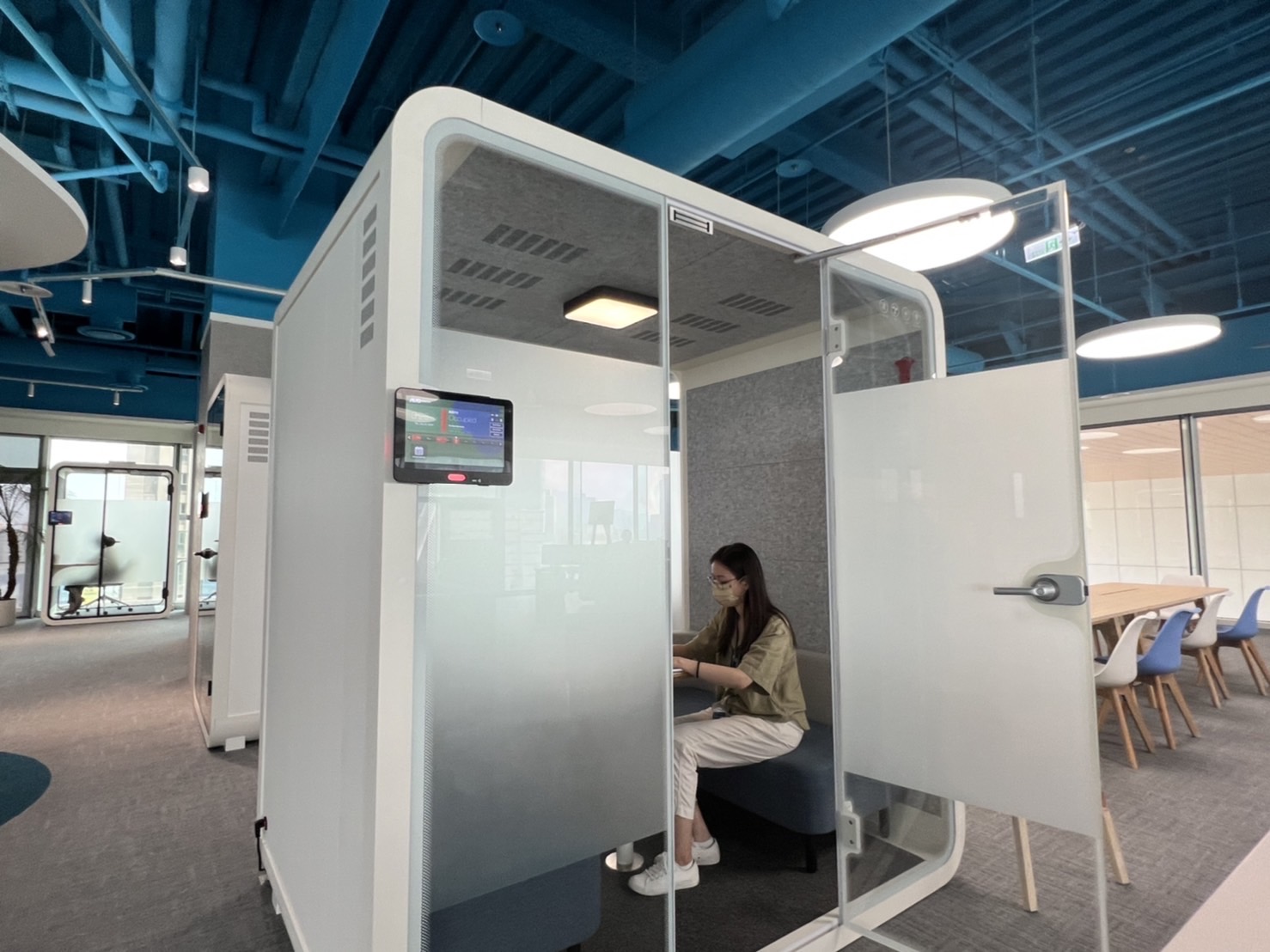 拉斯维加斯5357高雄據點的智慧行動辦公艙，展現拉斯维加斯5357在面板以外的研發應用軟實力